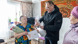 Глава Нарьян-Мара поздравил ветеранов Печорского лесозавода 
