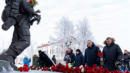 Администрация города присоединилась к возложению цветов в День памяти воинов-интернационалистов