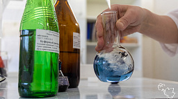 Лаборатория ПОК и ТС ежедневно исследует до 30 проб воды с различных источников