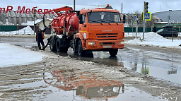 В Нарьян-Маре тает снег, «Чистый город» откачивает лужи – обычная весна