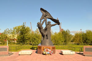 Памятник "Портовикам Нарьян-Мара 1941-1945 гг."