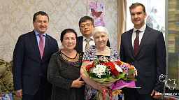 Мэрия поздравила с днем рождения ветерана Ангелину Тарасову