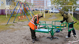 «Чистый город» восстанавливает детские площадки 