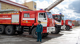 Глава Нарьян-Мара Олег Белак поздравил огнеборцев с Днем пожарной охраны 