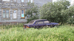 Трое нарьянмарцев заплатят по тысячи рублей за парковку автомобилей на газонах