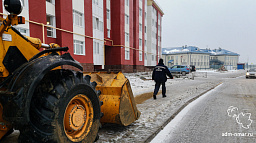 Рабочие «Чистого города» с 6 утра устраняют последствия ледяного дождя