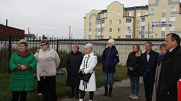 Жители дома №5 по улице Ленина обсудили, как будет выглядеть будущая детская площадка.
