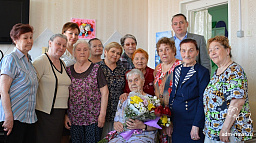 Глава города поздравил Марию Дуркину с юбилеем