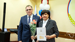 Глава Нарьян-Мара Олег Белак поздравил работников городского суда с юбилеем 