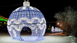 В Нарьян-Маре начали устанавливать новогоднюю иллюминацию