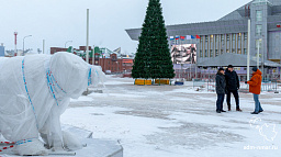 МКУ "Чистый город" полностью украсит центральную площадь до 25 декабря 